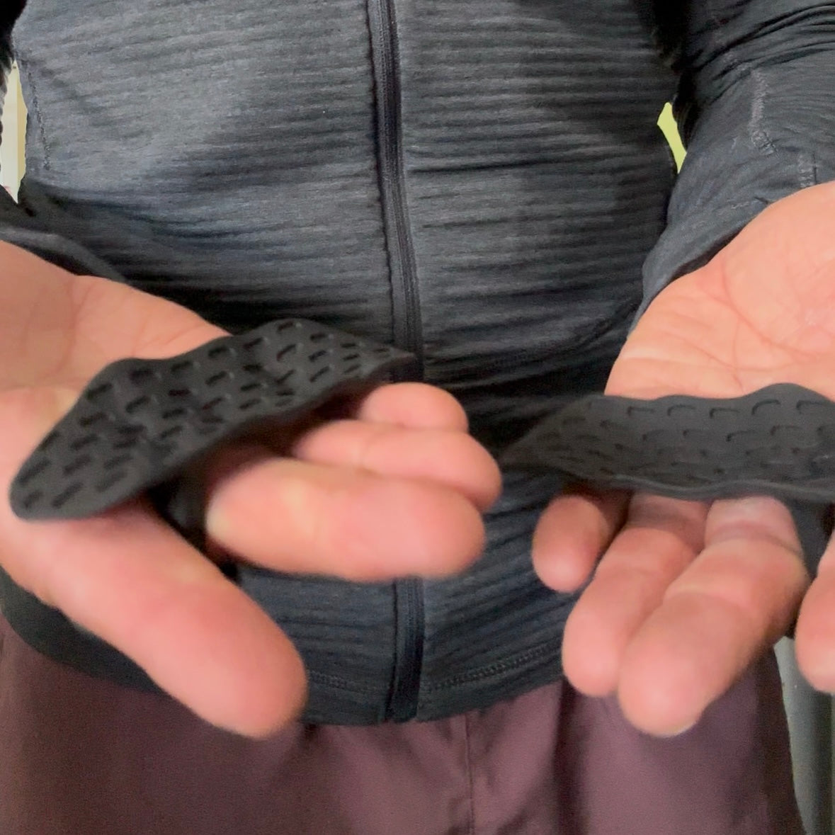 Silicone Gym Grips with case