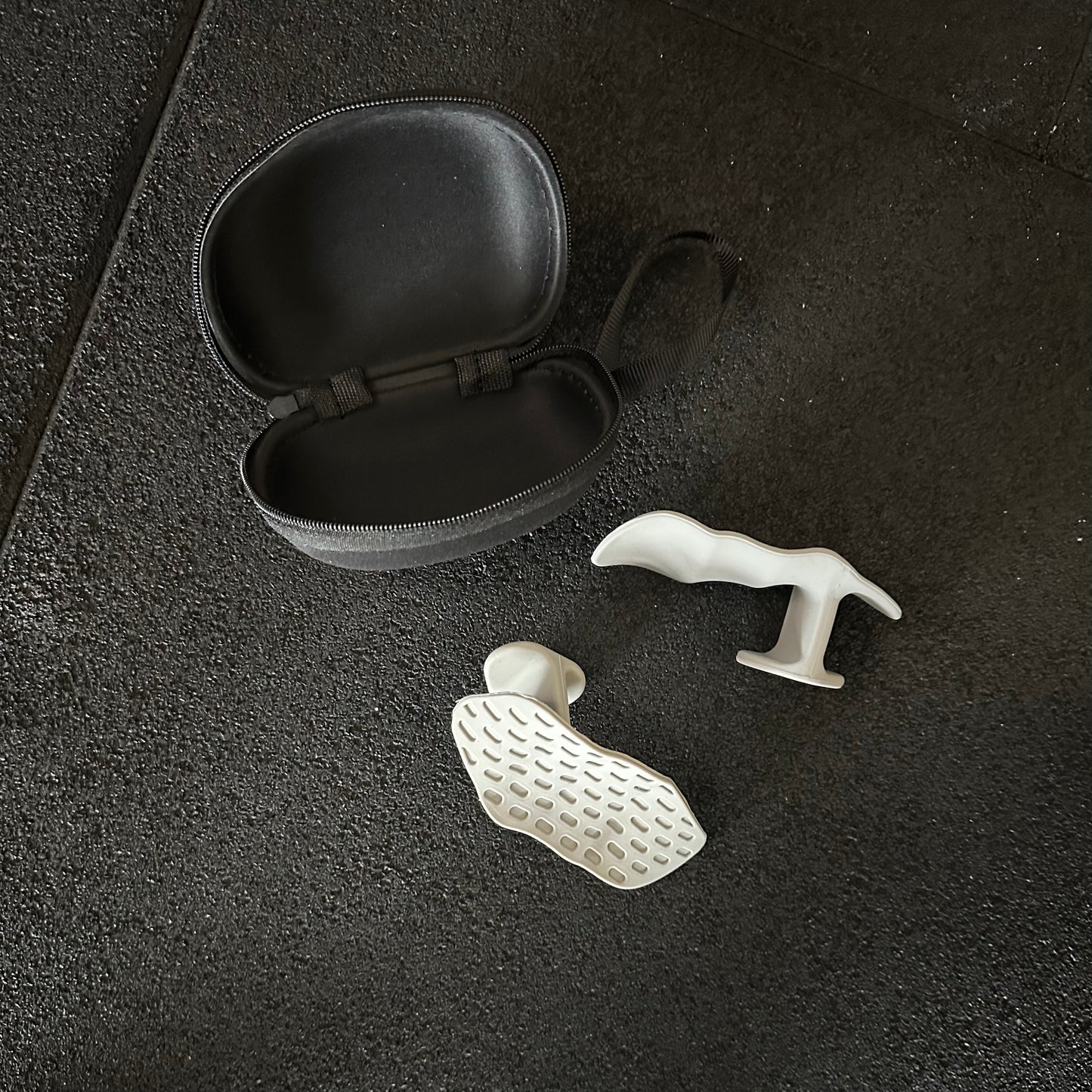 Silicone Gym Grips with case