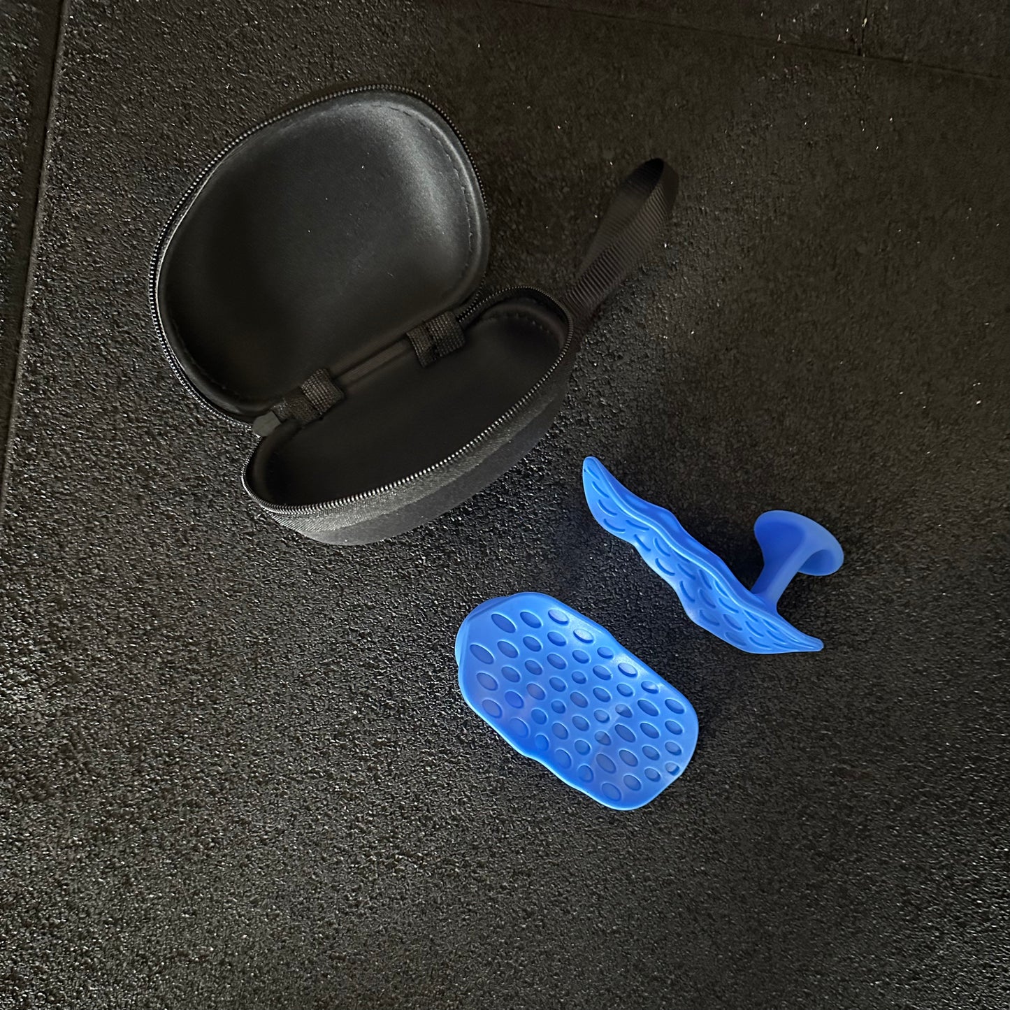 Silicone Gym Grips with case