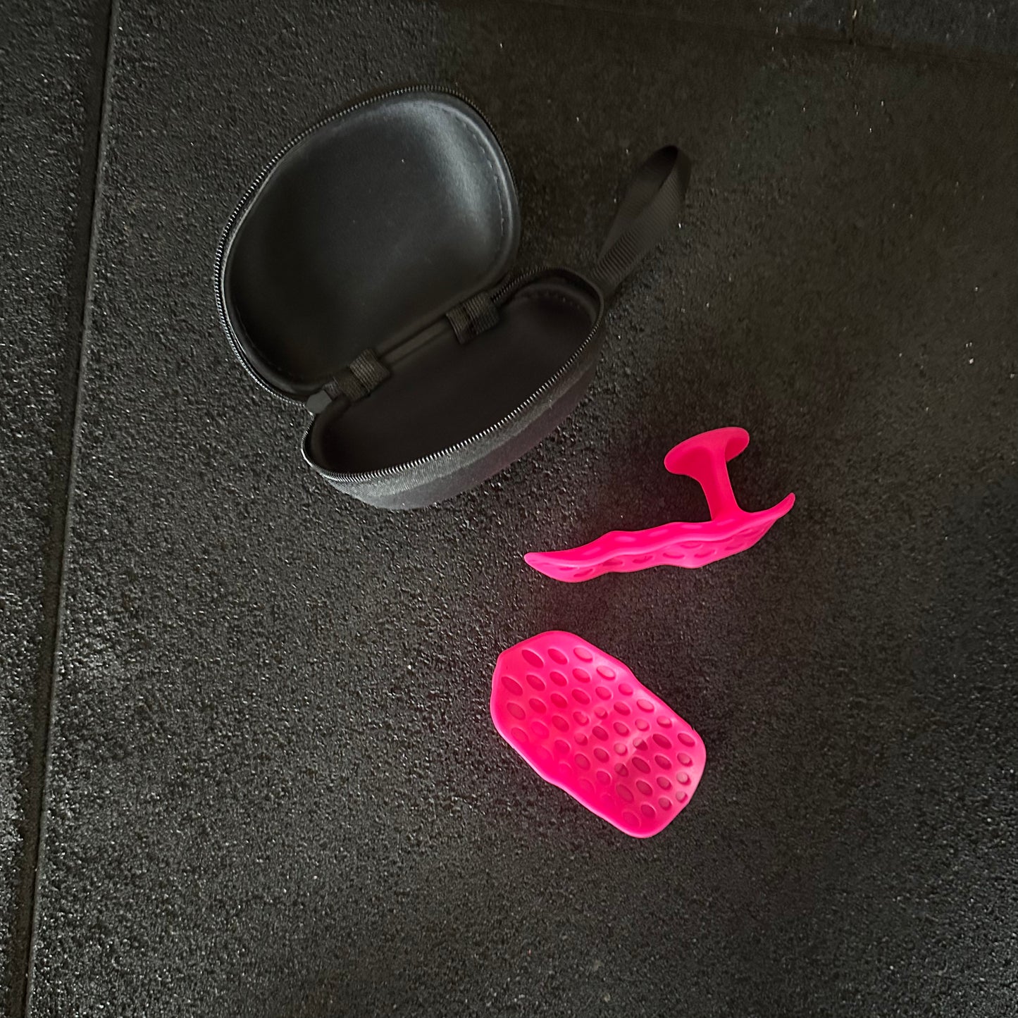 Silicone Gym Grips with case