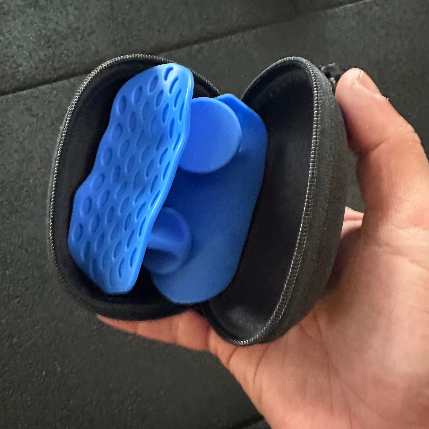Silicone Gym Grips with case