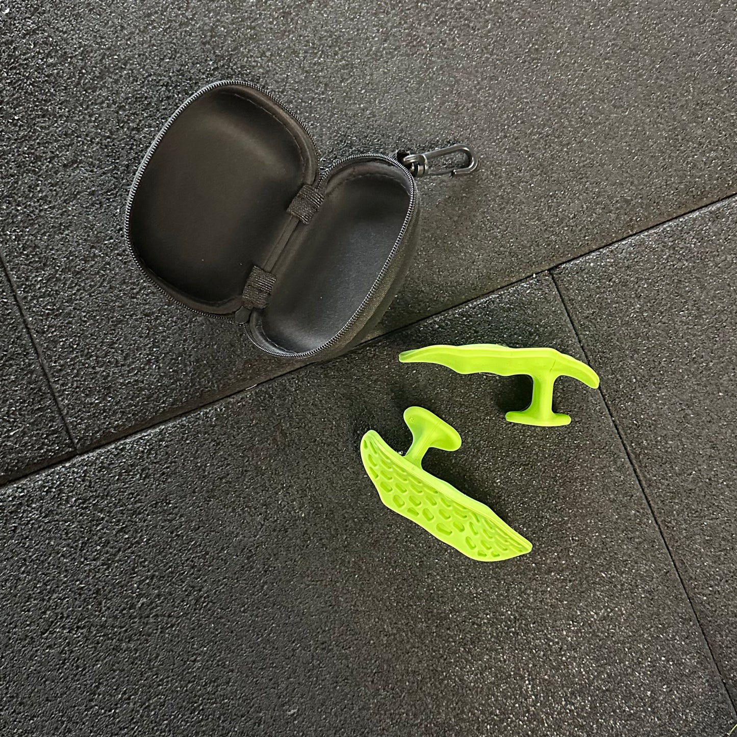 Silicone Gym Grips with case