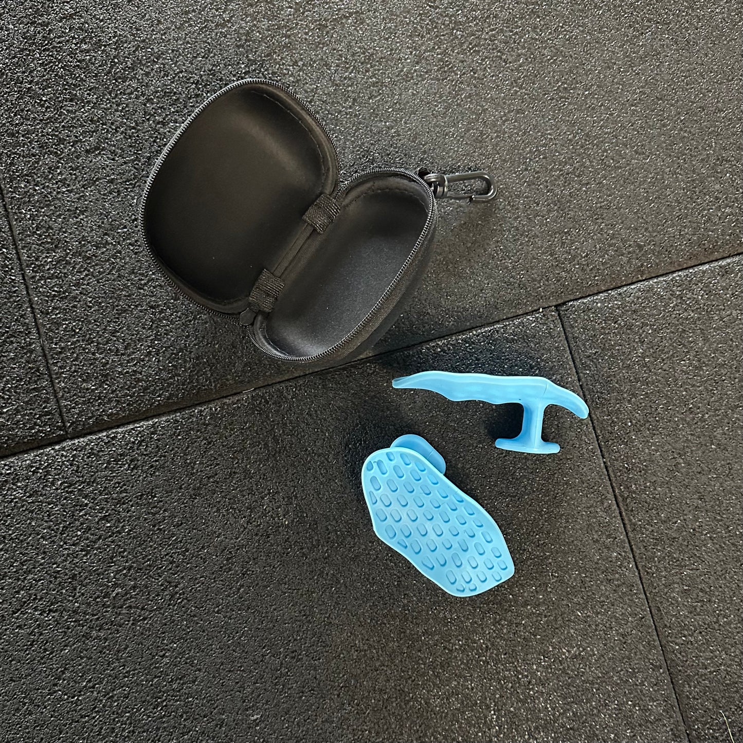 Silicone Gym Grips with case